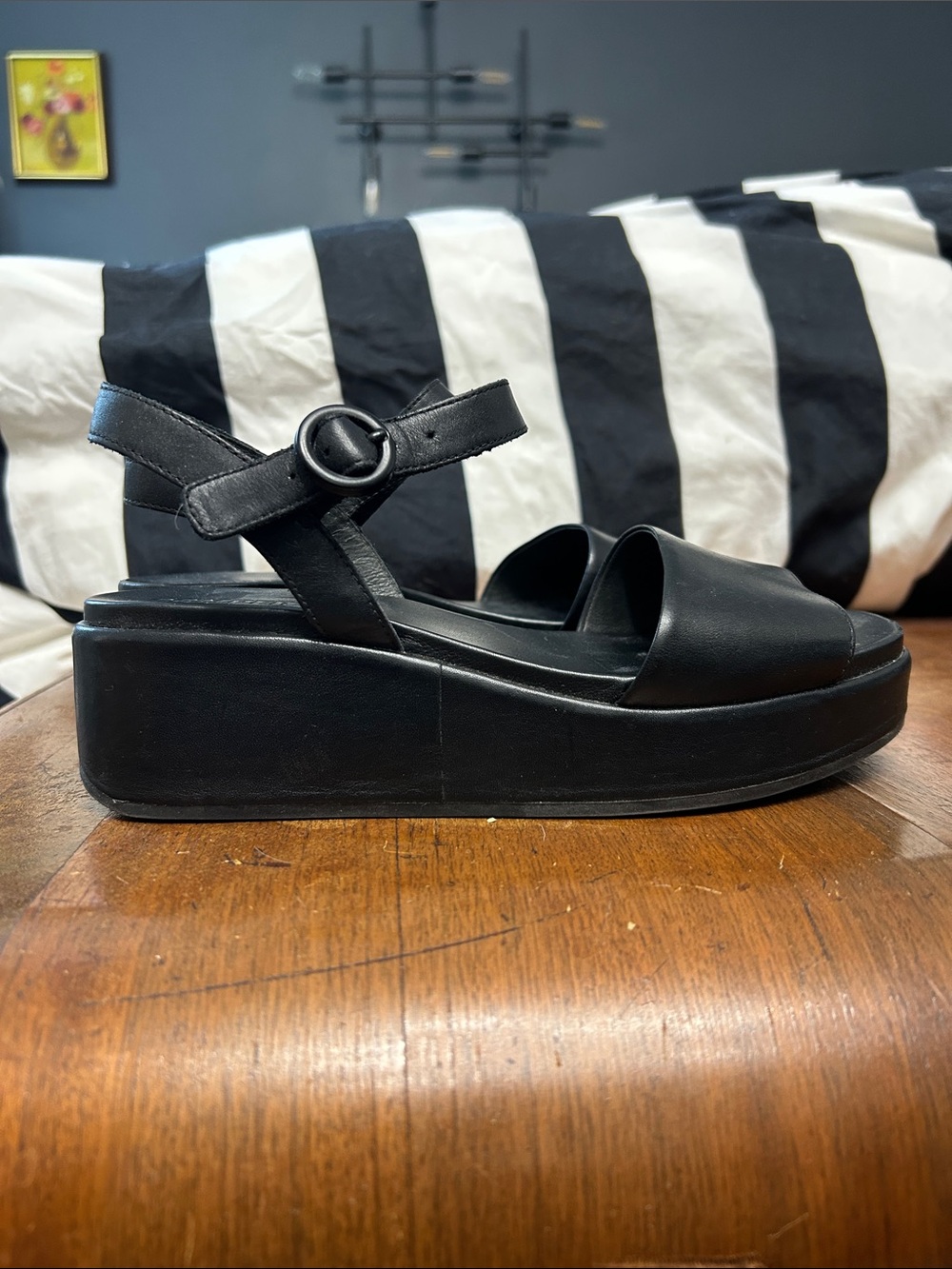 Women's Black Platform Sandals - Picture 3 of 3